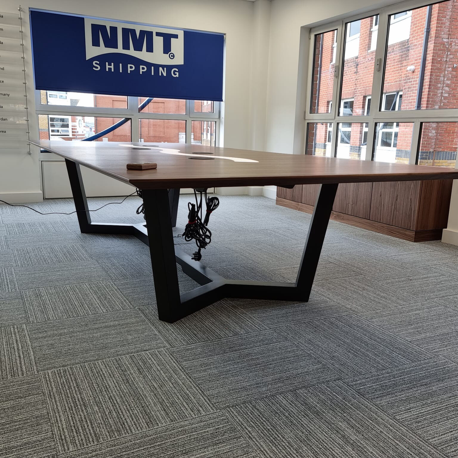 Boardroom and meeting room tables