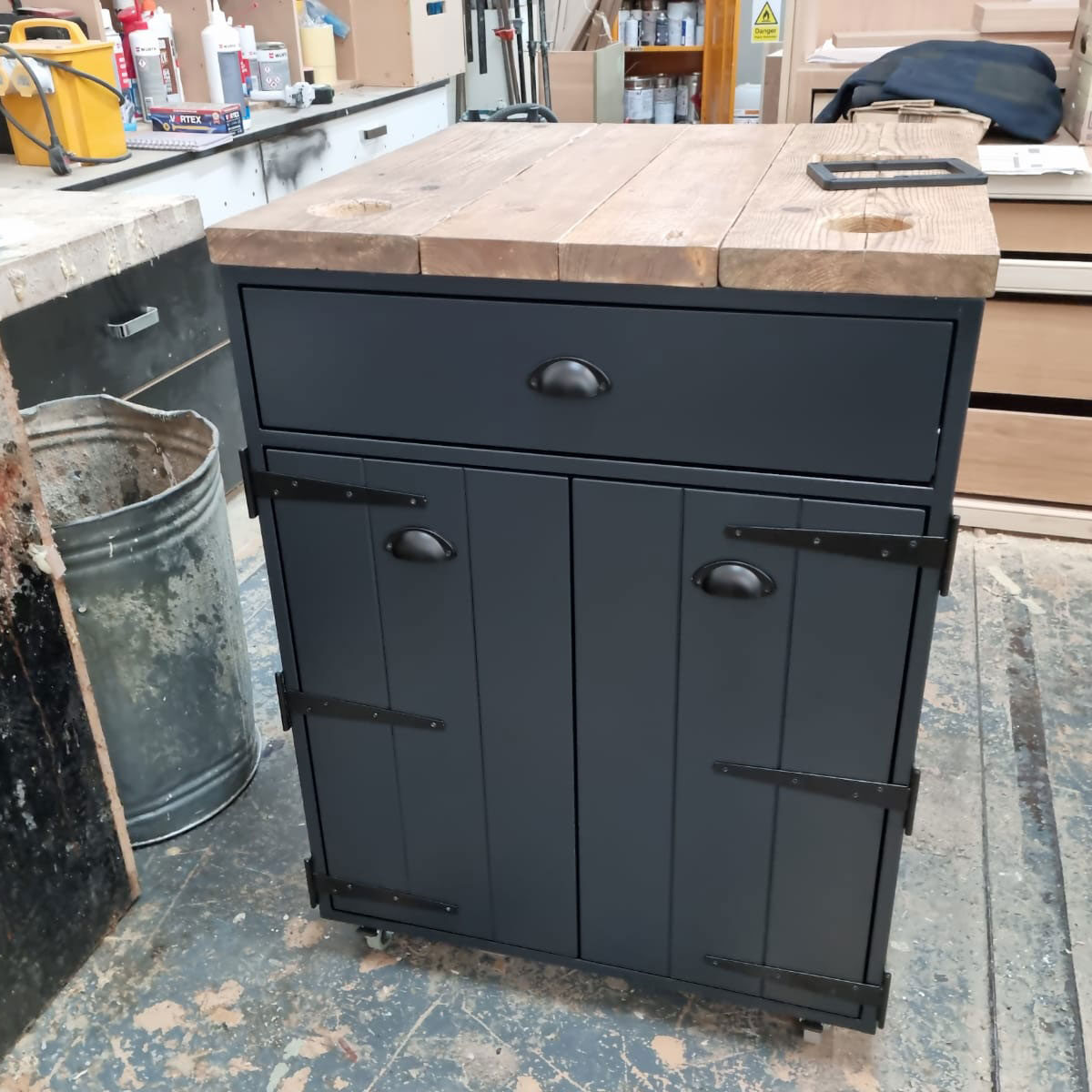 set-square-joinery-retail-clothes-units-swindon-national