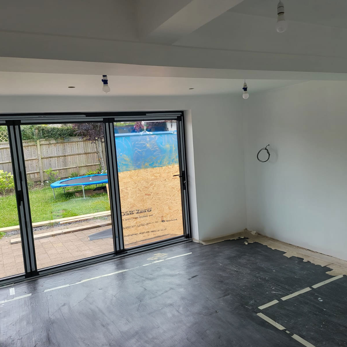 set-square-social-windows-kitchen-fitting4